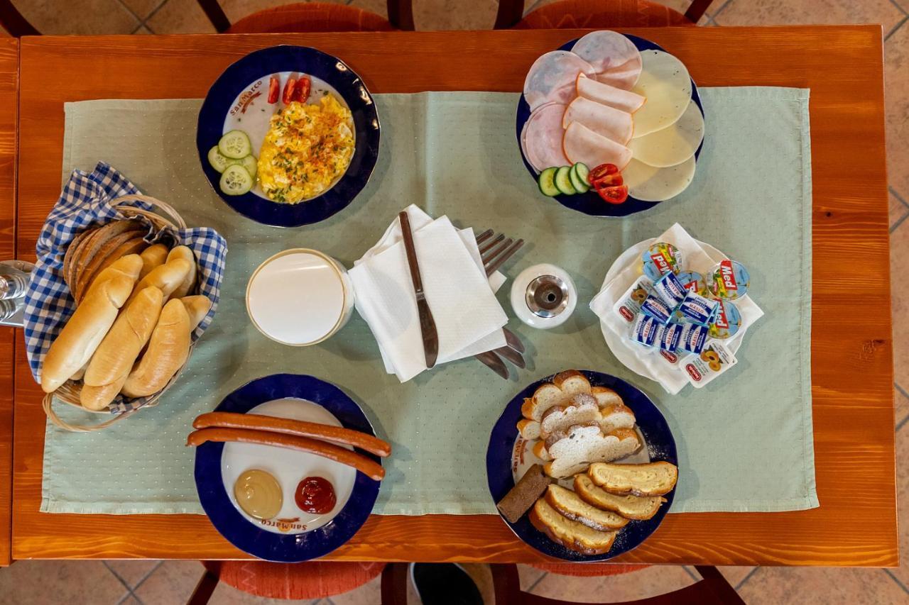 Penzion San Marco - Pod Budama Hotel มูติเยนิตเซ ภายนอก รูปภาพ